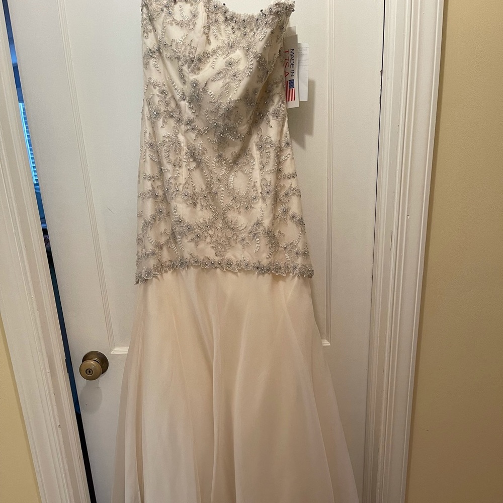Jim Hjelm Wedding gown